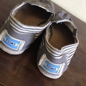 Size 7 TOMS